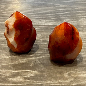 CARNELIAN FLAME (MEDIUM)